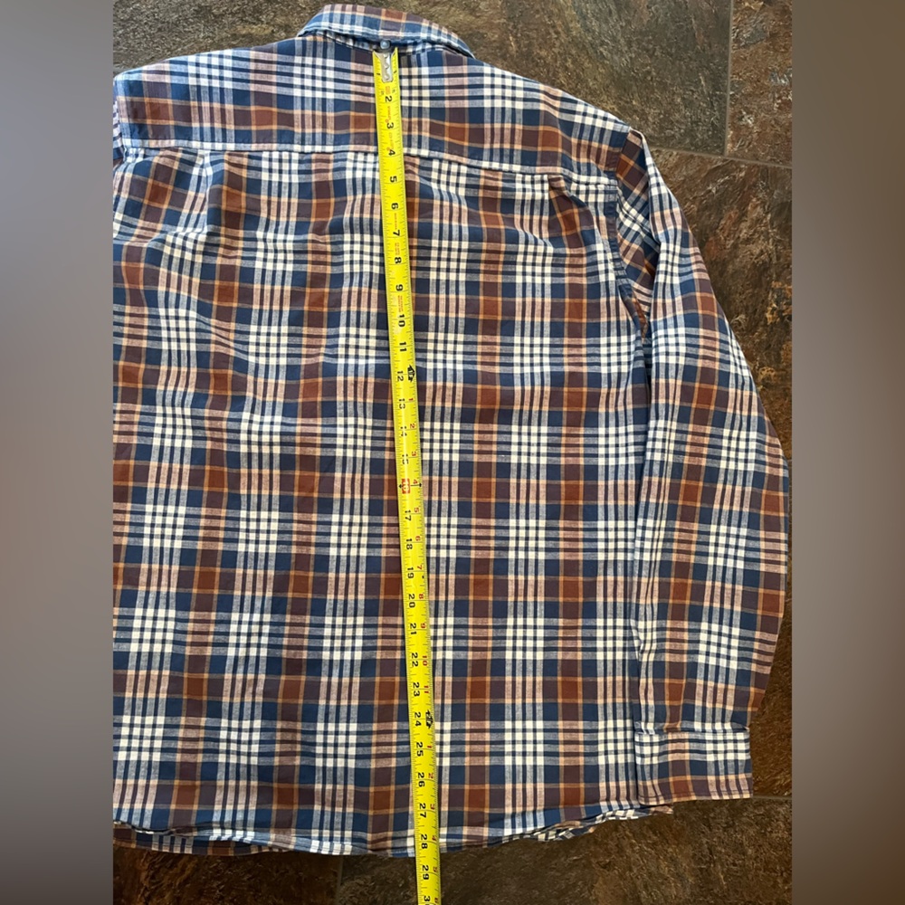 L.L. Bean men’s untuck slightly fitted cotton chambray button down shirt. Large - Picture 9 of 9